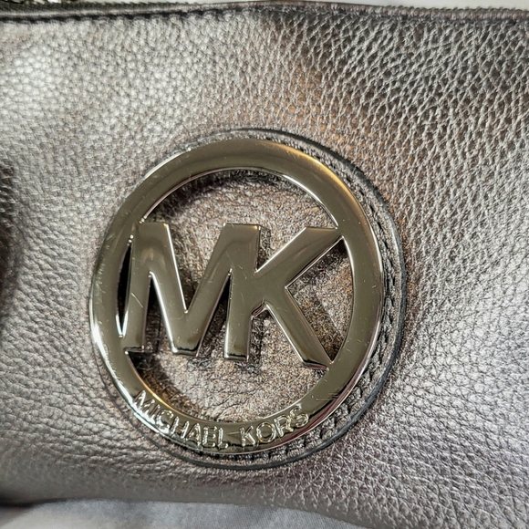 NEW: Michael Kors Leather Wristlet - Picture 3 of 6